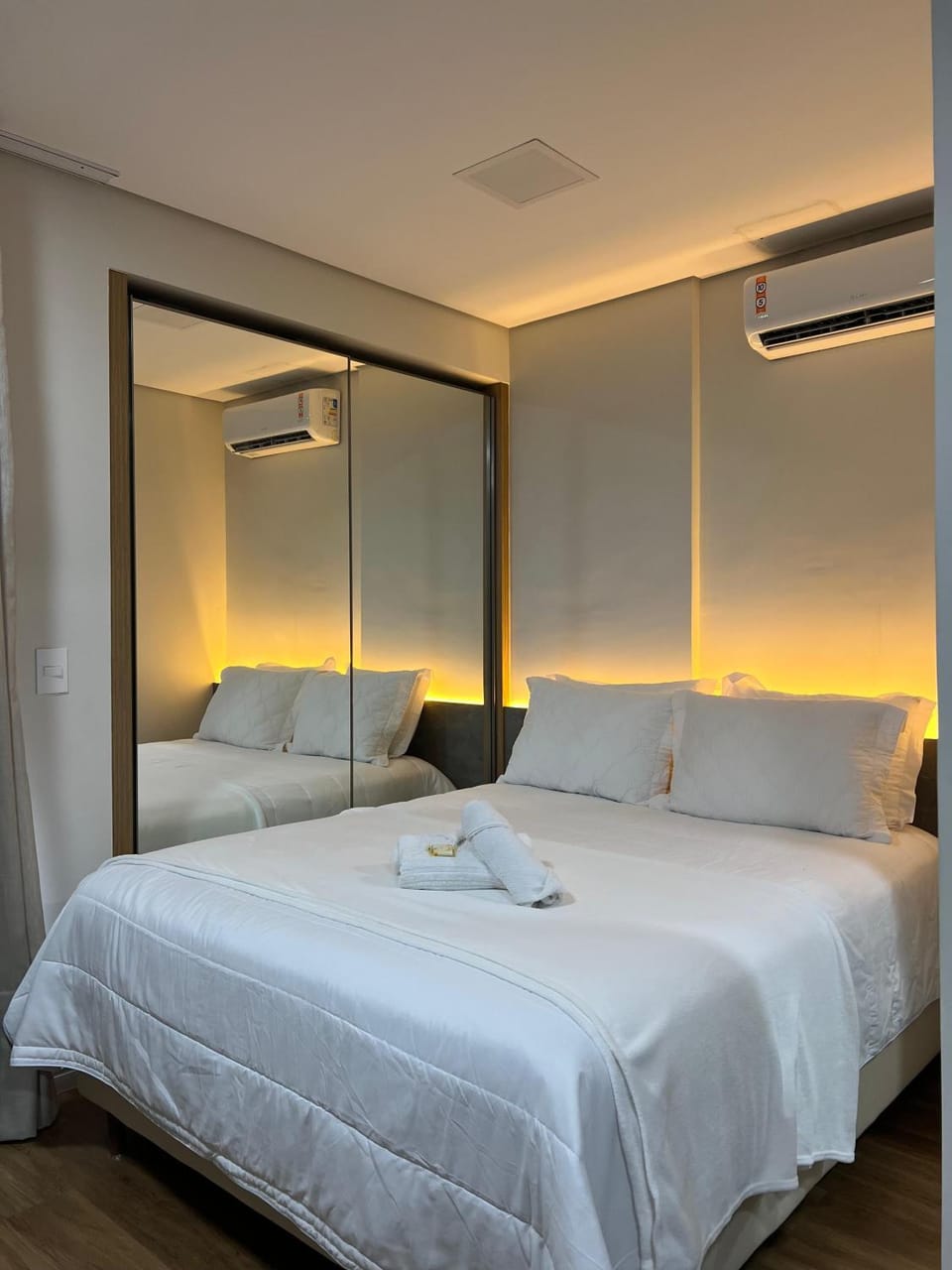 Bed, Photo of the whole room, Bedroom, air conditioner