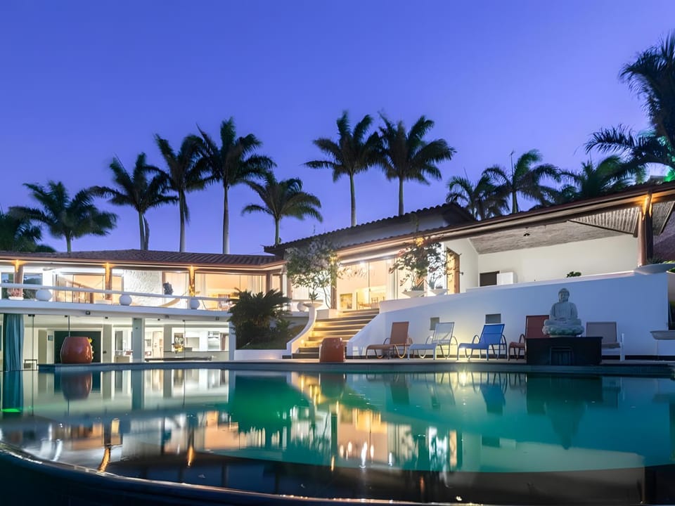Property building, Night, Pool view, Swimming pool, sunbed