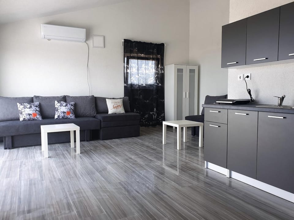 Kitchen or kitchenette, Living room