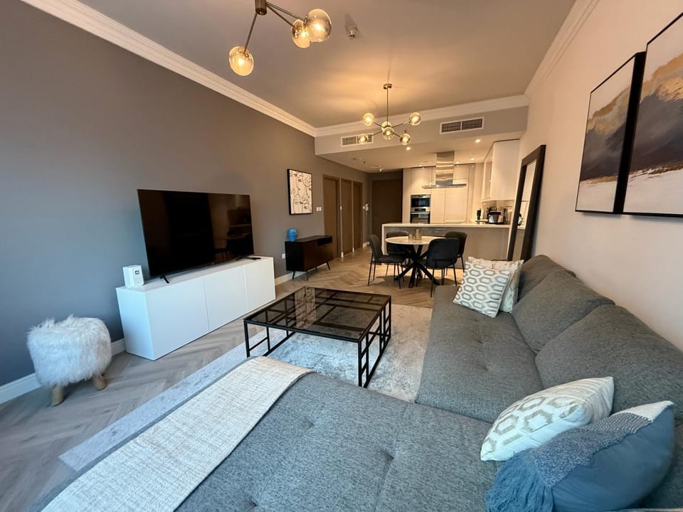 Communal lounge/ TV room, TV and multimedia, Living room, Seating area, Dining area