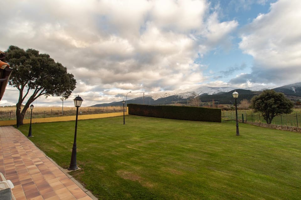Garden, Mountain view