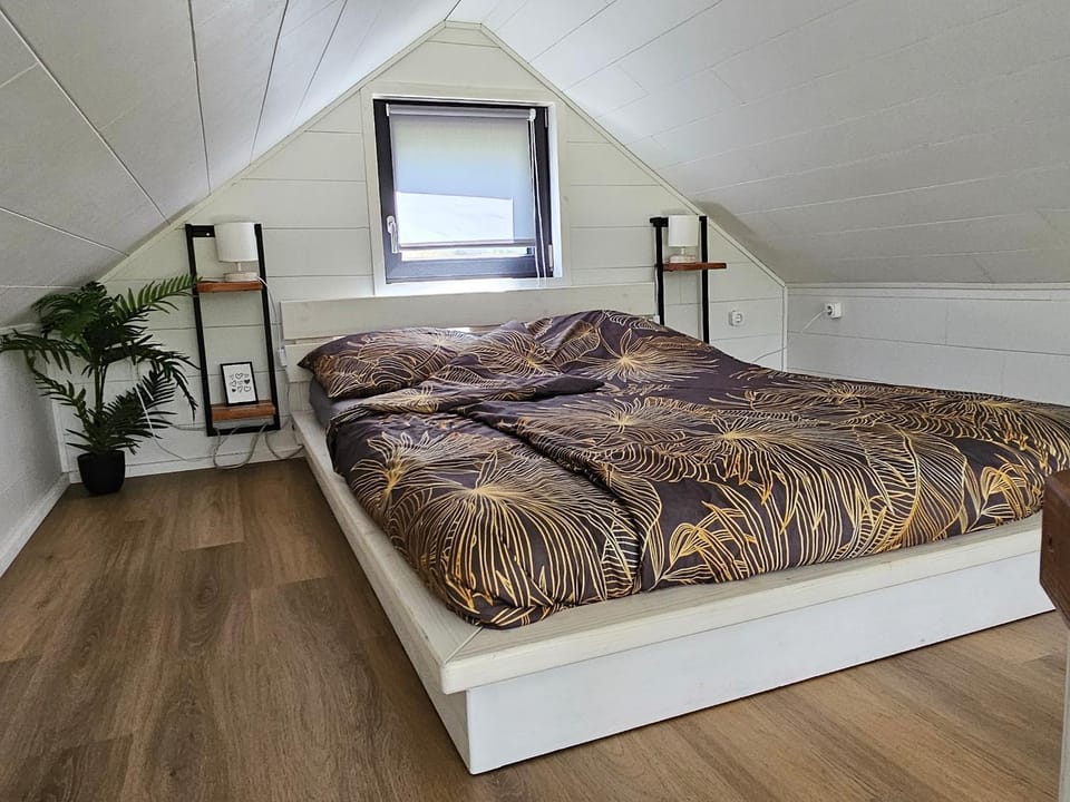 Tiny 1 Lakeforest Dedinky Wellness Villa in Slovakia