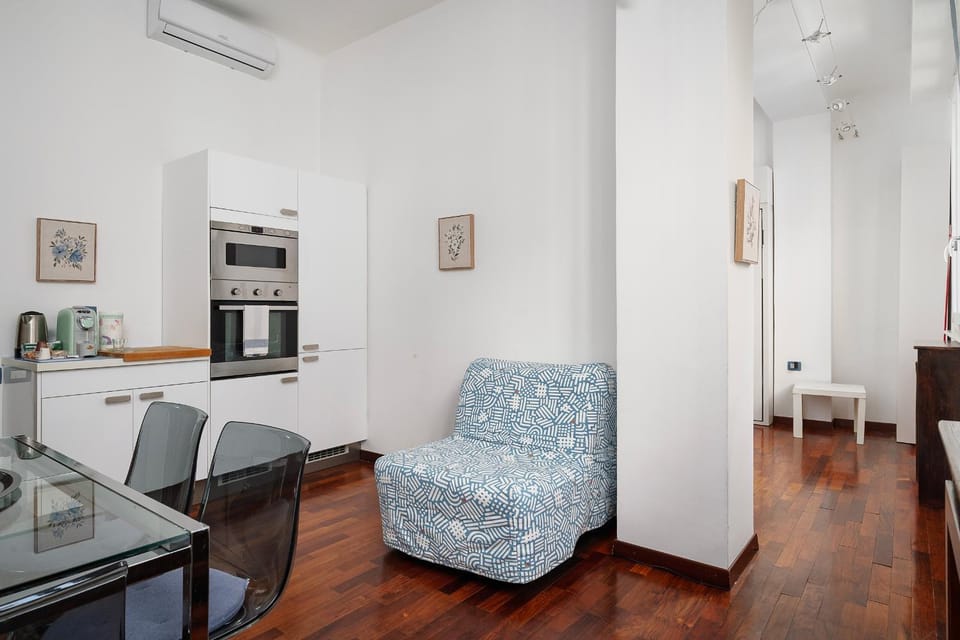 Kitchen or kitchenette, Living room, Seating area, Dining area, minibar, oven, stove, air conditioner