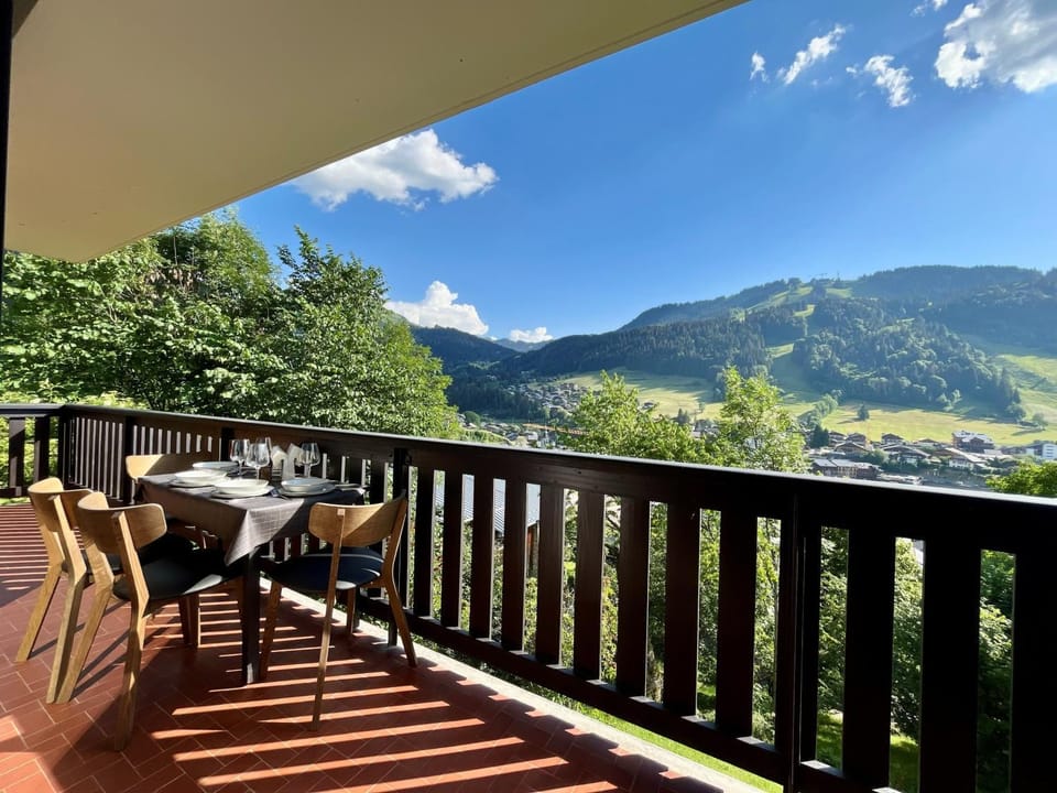 Day, Summer, Balcony/Terrace, Dining area, City view, Mountain view