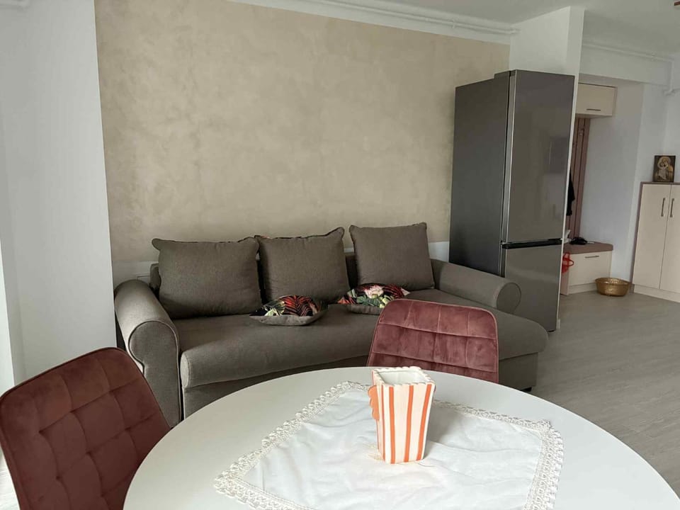 Living room, Decorative detail, Dining area