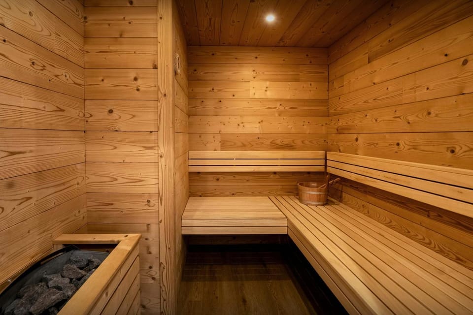 Sauna, Area and facilities
