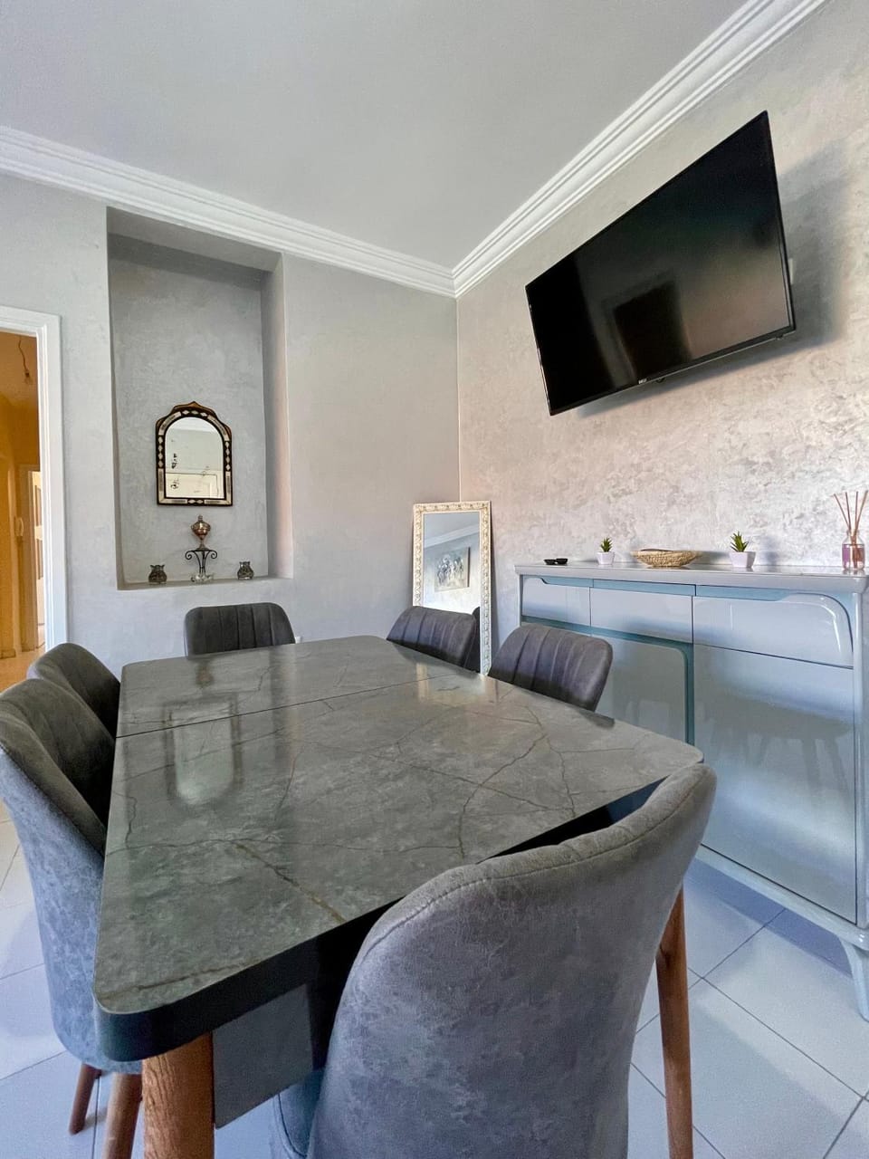 Communal lounge/ TV room, TV and multimedia, Seating area