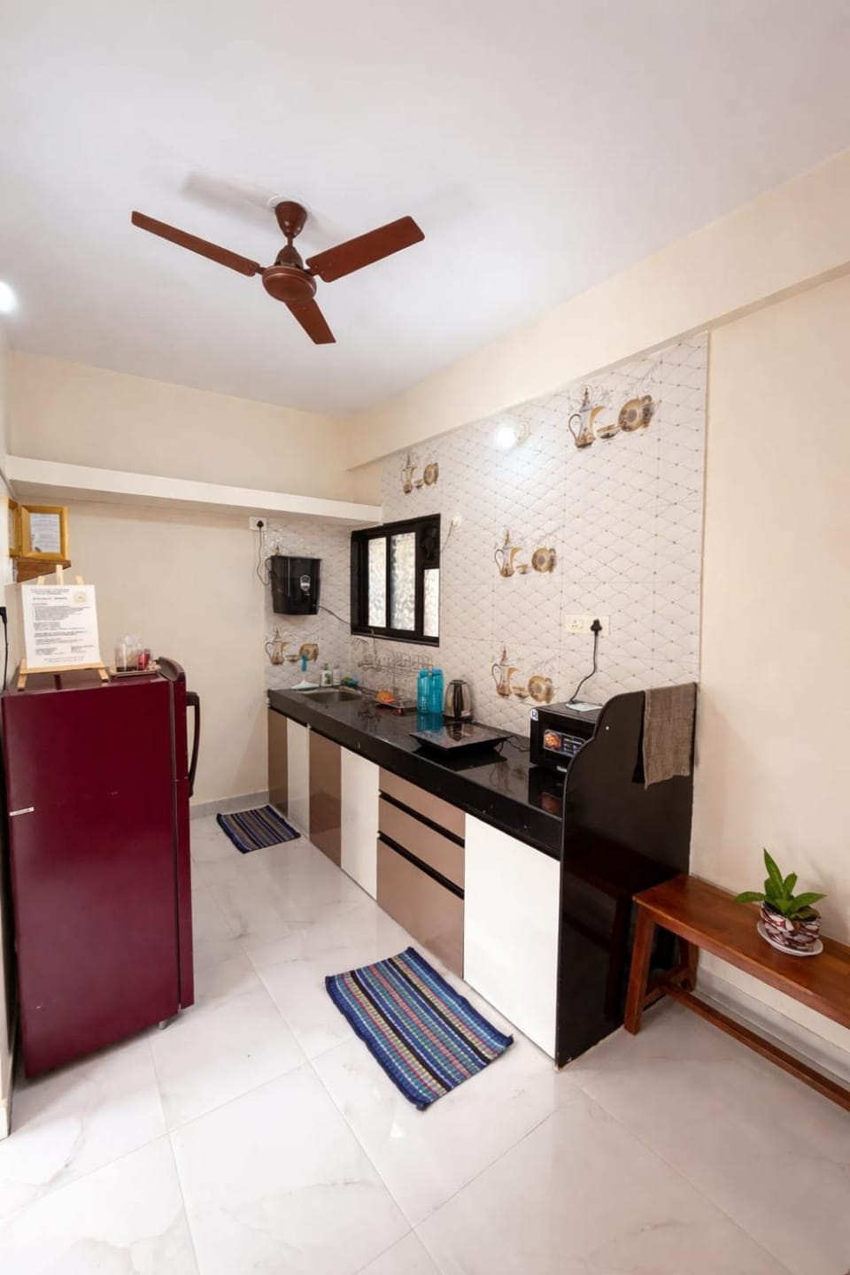 Kitchen or kitchenette, oven, kitchen