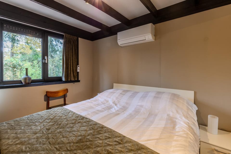 Bed, Photo of the whole room, Bedroom, air conditioner