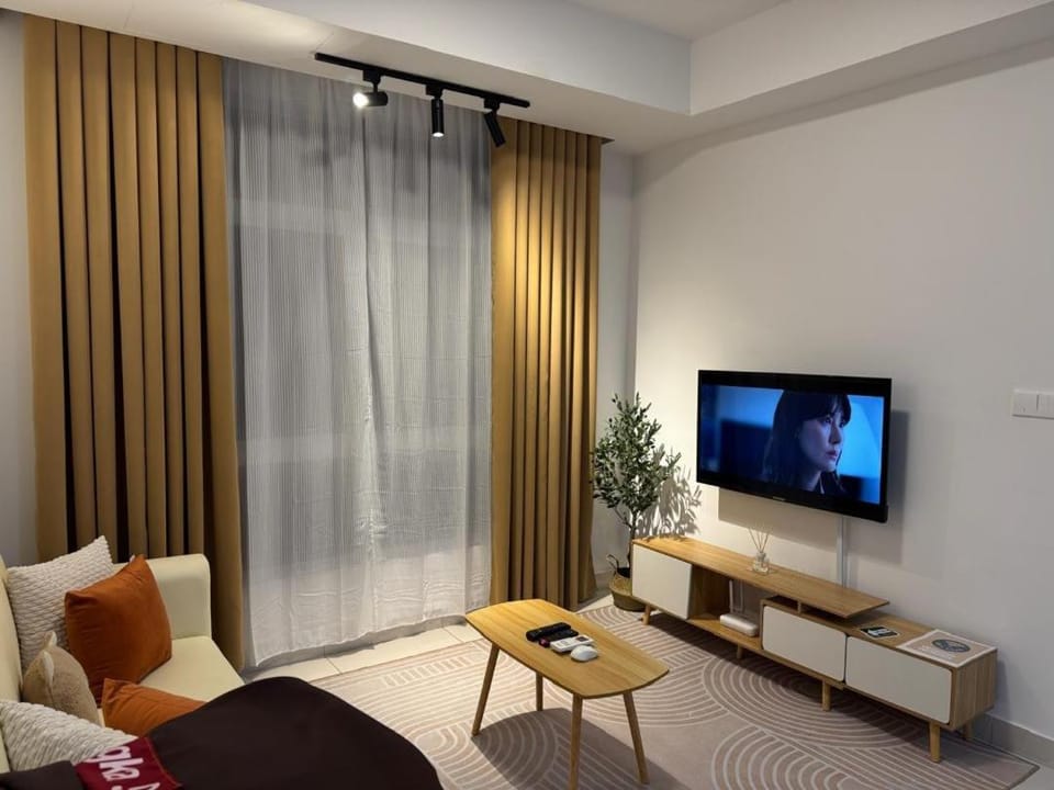 Communal lounge/ TV room, TV and multimedia, Living room, Seating area, Evening entertainment