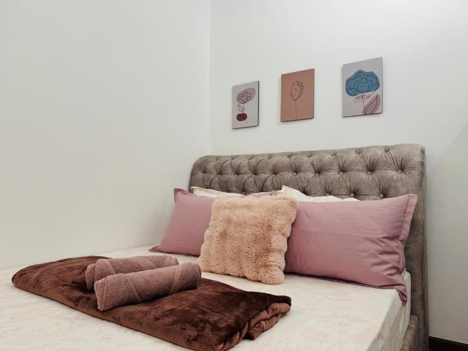Bed, Living room