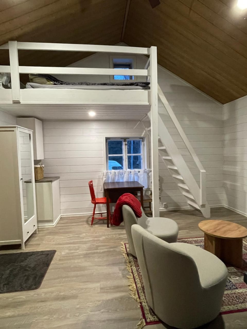 Living room, Seating area, bunk bed