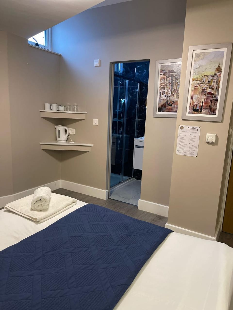 Bed, Photo of the whole room, Bedroom, towels