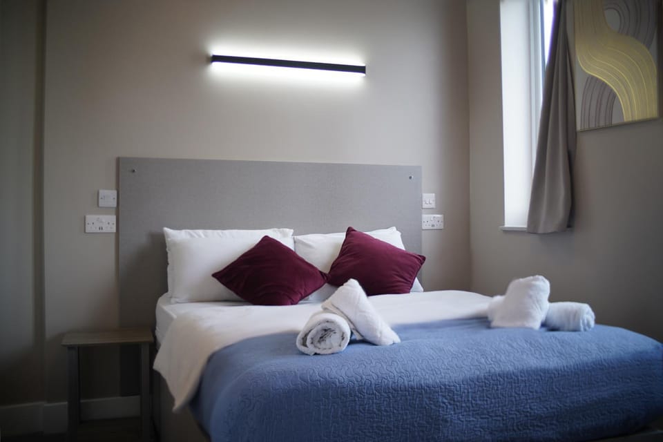 Bed, Photo of the whole room, Bedroom, towels