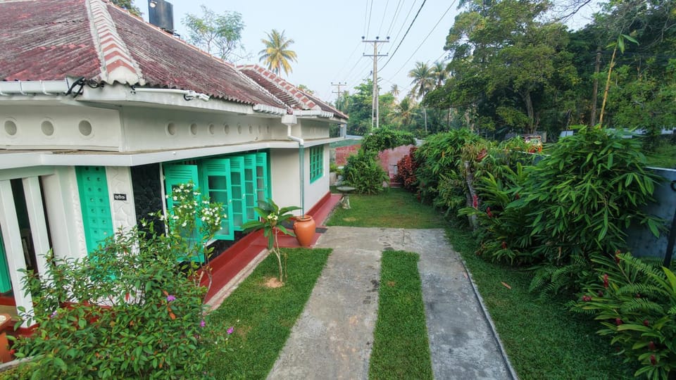 Property building, Neighbourhood, Balcony/Terrace, Garden view