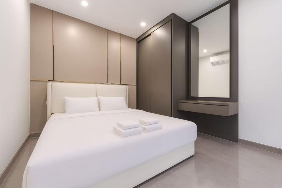 Bed, Photo of the whole room, Bedroom, towels, wardrobe