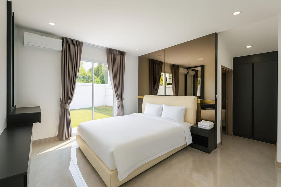 Bed, Photo of the whole room, Bedroom, wardrobe