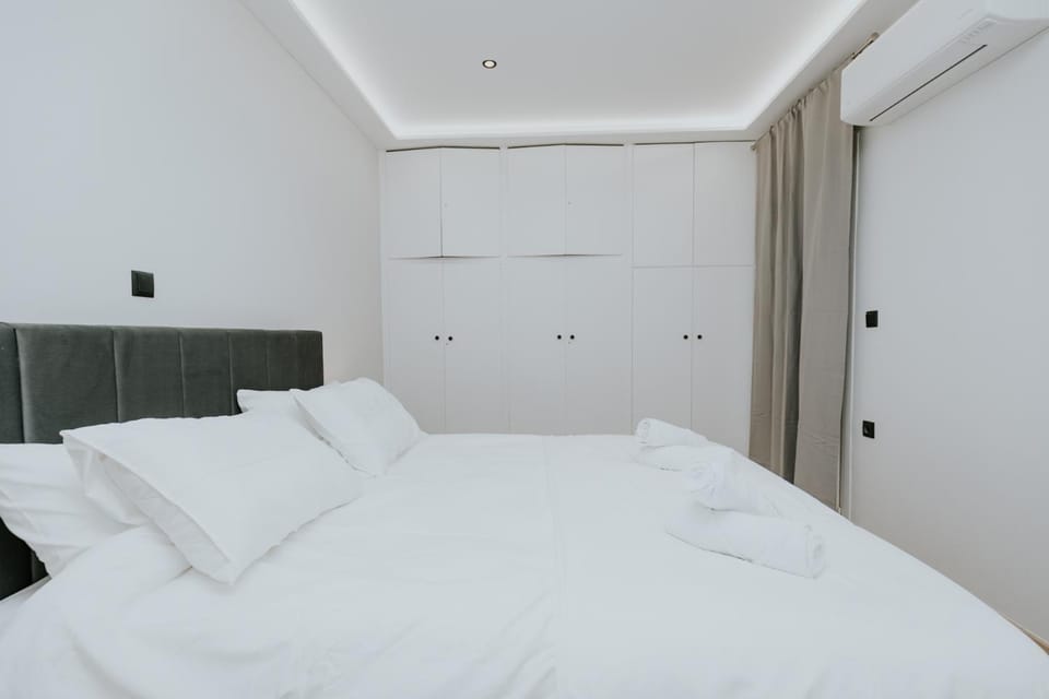 Bed, Photo of the whole room, Bedroom, towels, wardrobe