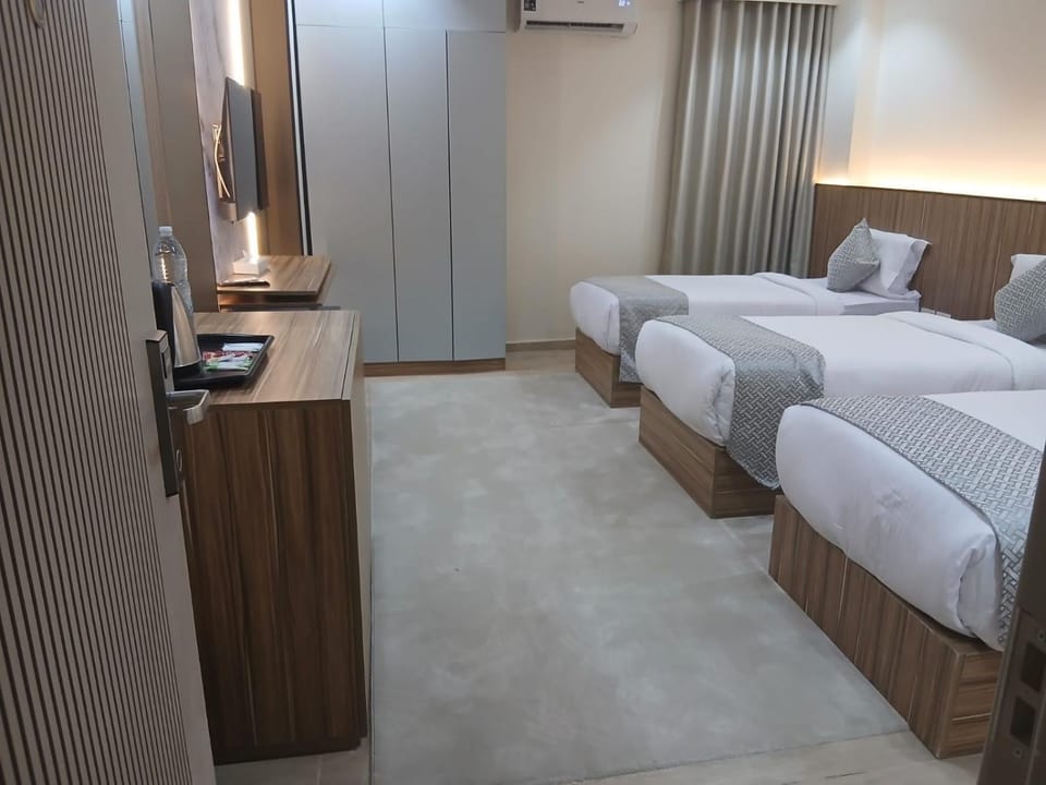 Bed, TV and multimedia, Photo of the whole room, air conditioner