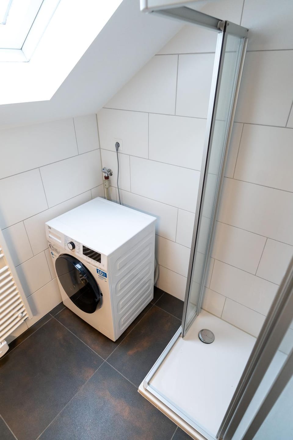 Bathroom, washing machine