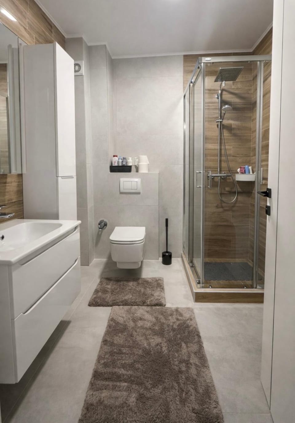 Shower, Toilet, Bathroom, towels