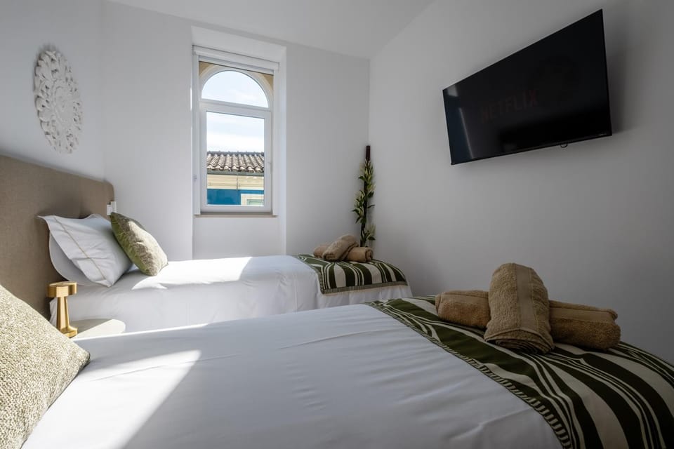 Bed, TV and multimedia, Bedroom, air conditioner