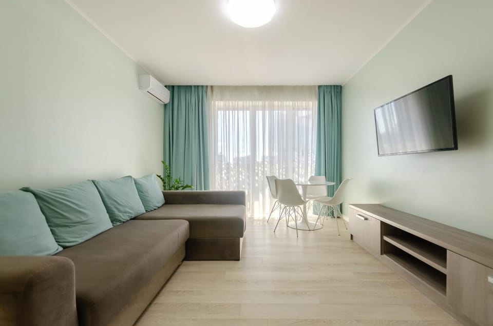 TV and multimedia, Living room, Dining area, air conditioner