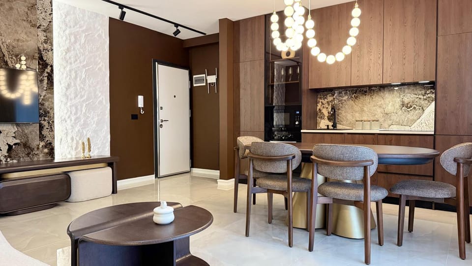 Kitchen or kitchenette, Dining area