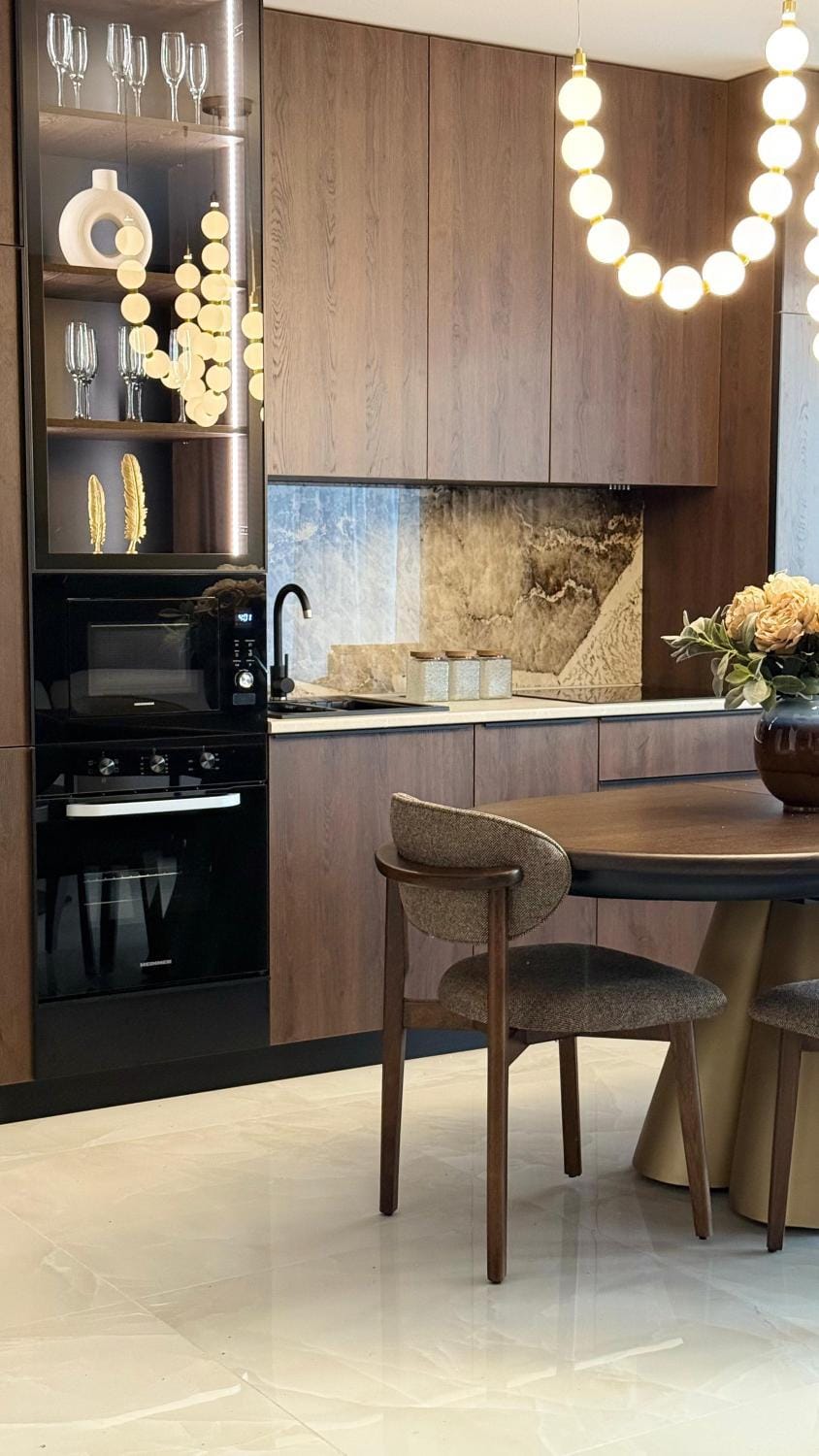 Kitchen or kitchenette, Dining area