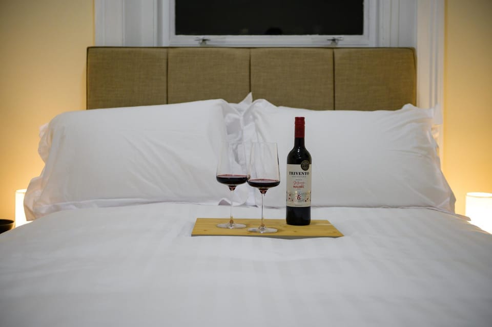 Bed, Bedroom, Drinks