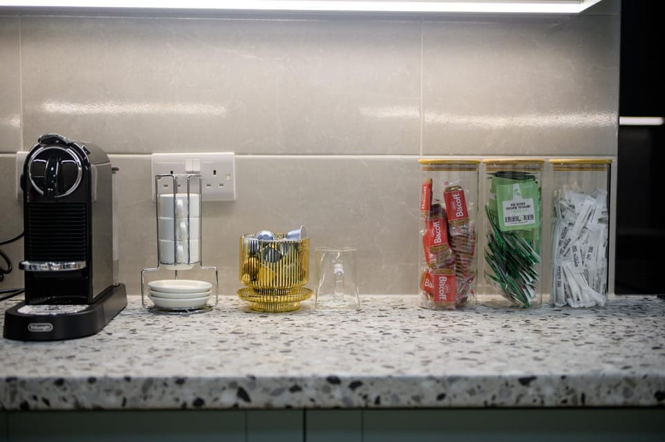 Coffee/tea facilities, Kitchen or kitchenette