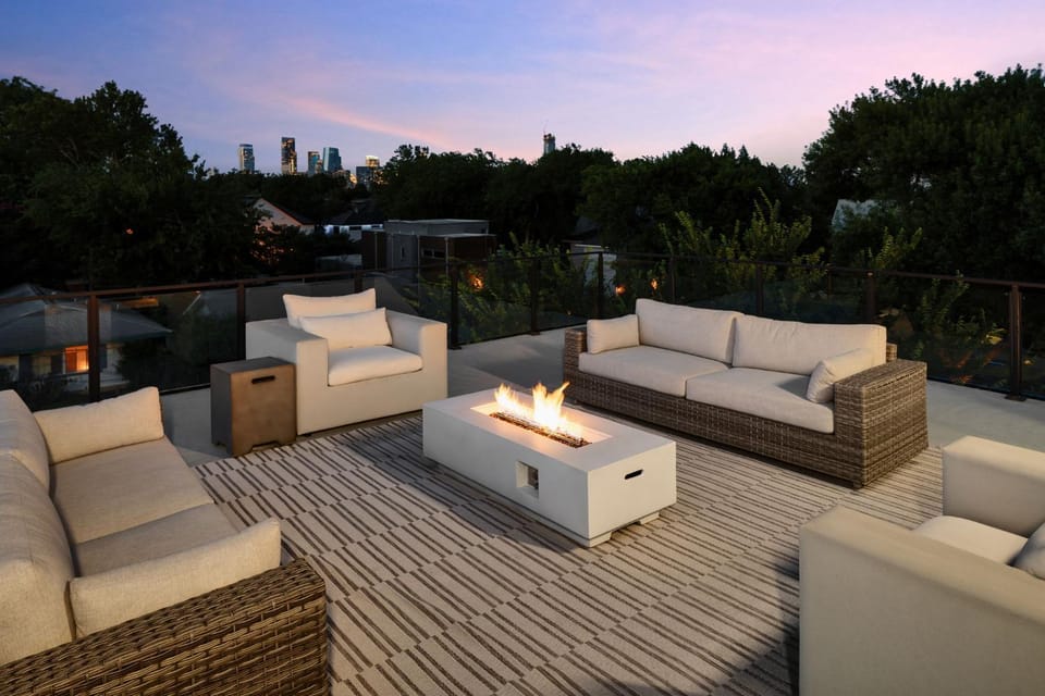 Casa Sol - Heated Pool Outdoor Living & Design House in Zilker