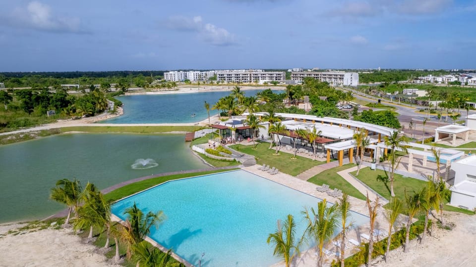 Lake view, Swimming pool