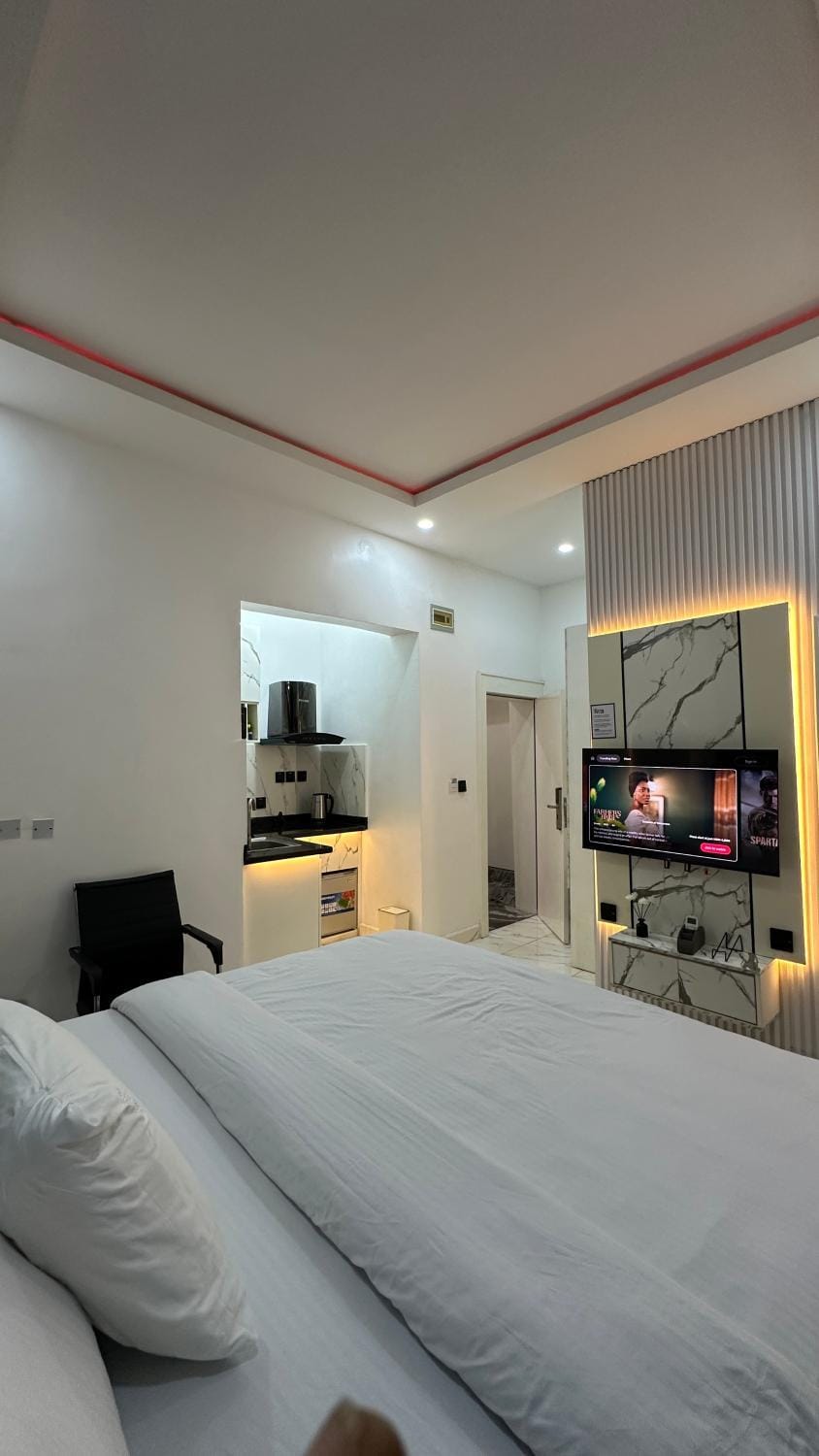 Bed, TV and multimedia, Kitchen or kitchenette, Photo of the whole room