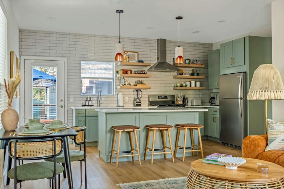 The Backyard Bliss - 4BR Heated Pool & Ping Pong House in Austin