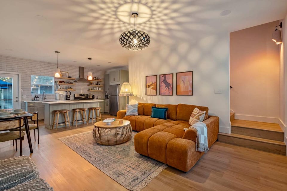 The Backyard Bliss - 4BR Heated Pool & Ping Pong House in Austin