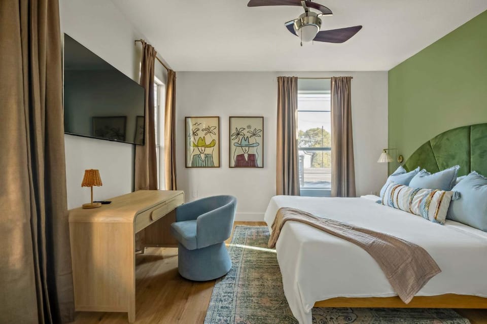 The Backyard Bliss - 4BR Heated Pool & Ping Pong House in Austin