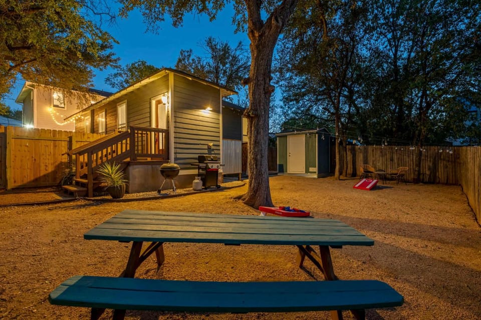 The Hideout - 2BR East Austin Home & Backyard House in Austin