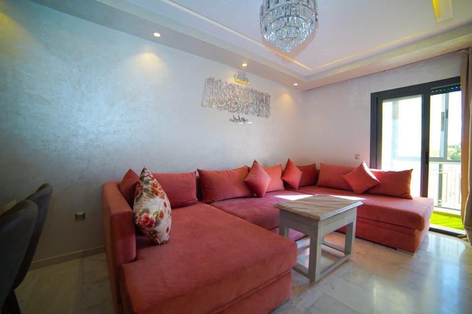 4th Floor Modern 1BR with Elevator and Balconies Apartment in Tangier