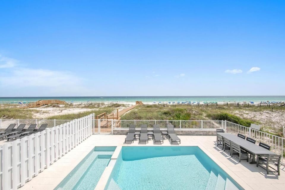 Beach Front 8 BR 6 BA Pool & Hot Tub Pickleball Fun House in Okaloosa Island