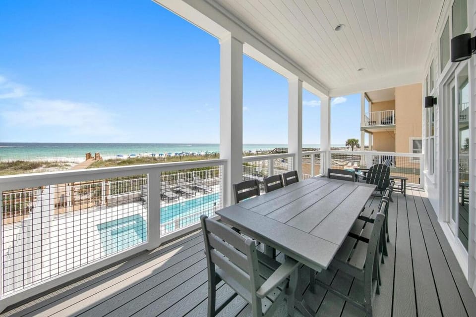 Beach Front 8 BR 6 BA Pool & Hot Tub Pickleball Fun House in Okaloosa Island