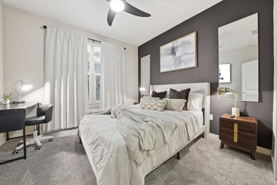 Stylish 2BR w Pool Pet-Friendly Unit #13 Apartment in Tampa