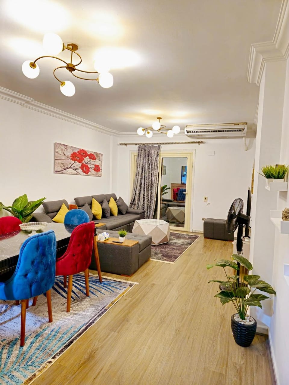 Living room, Seating area