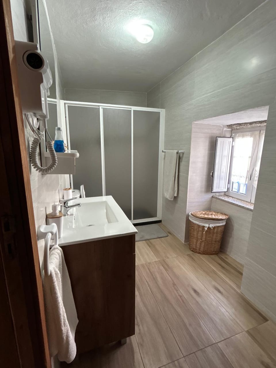 Toilet, Bathroom, towels