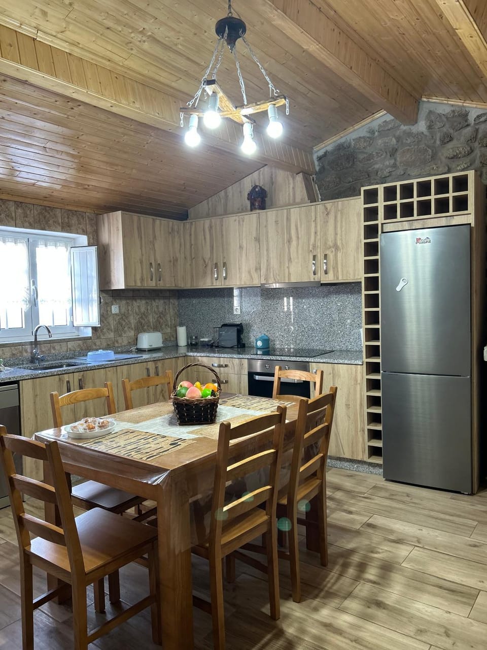Kitchen or kitchenette, Dining area, stove