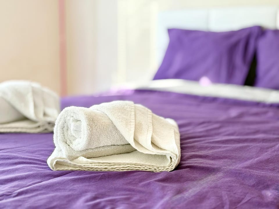 Bed, Photo of the whole room, Bedroom, towels