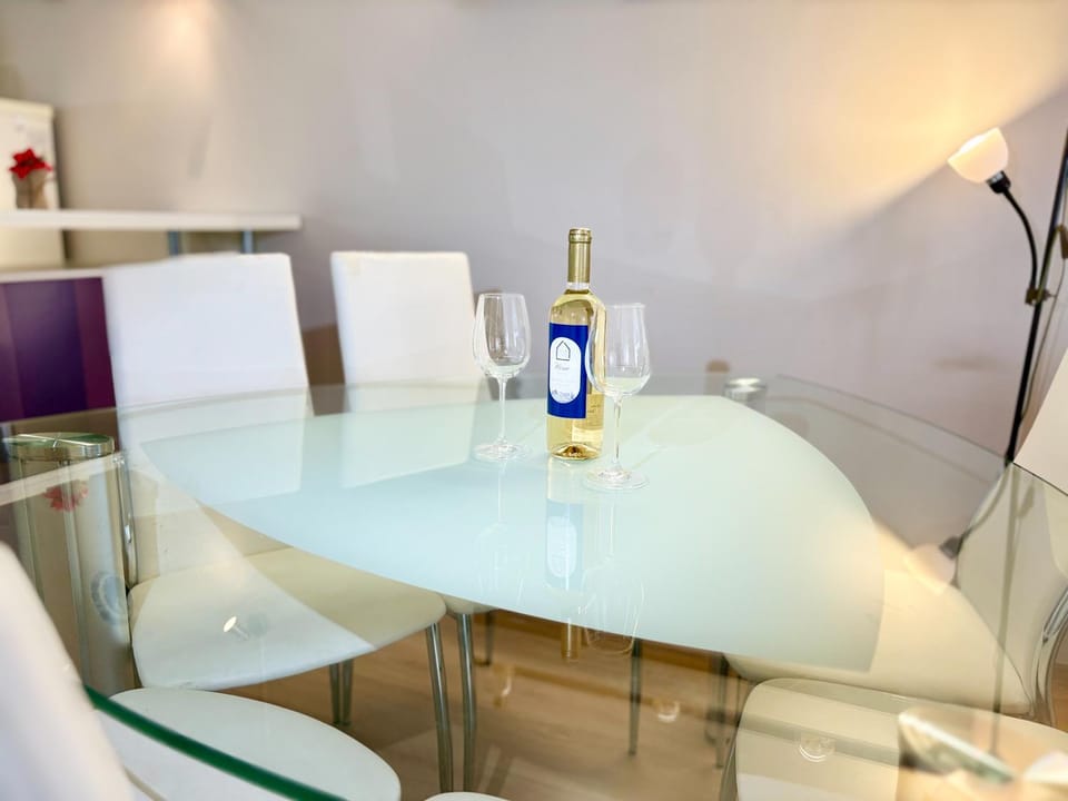 Food and drinks, Dining area, Drinks