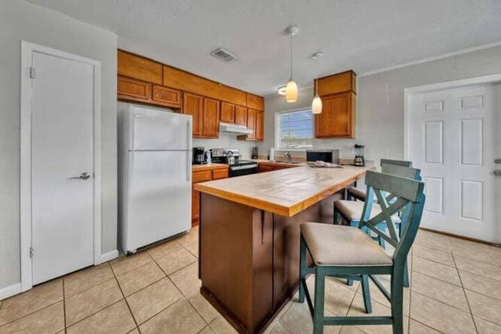 2 BR 2 BA Beach Cottage Pickleball Fun Villa in Okaloosa Island