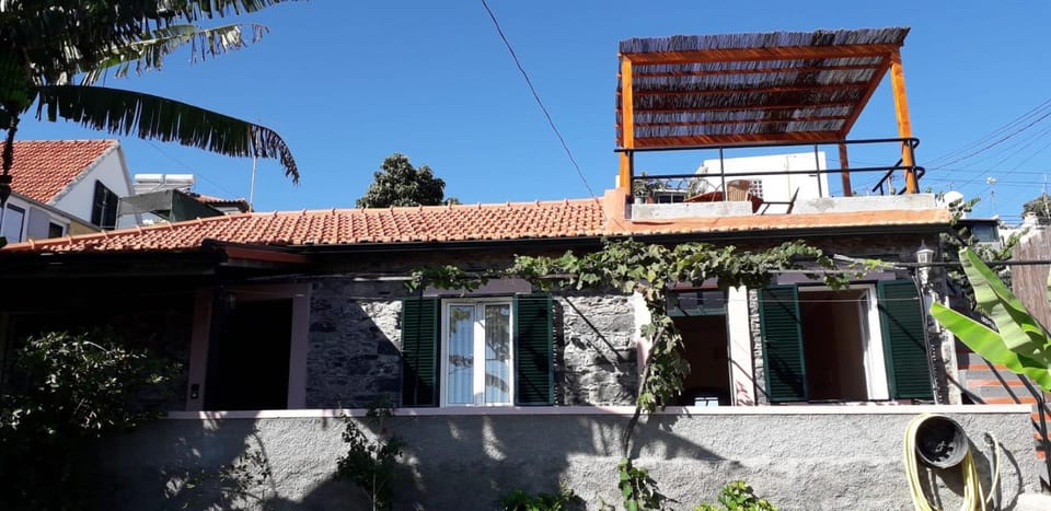 Louros House House in Funchal