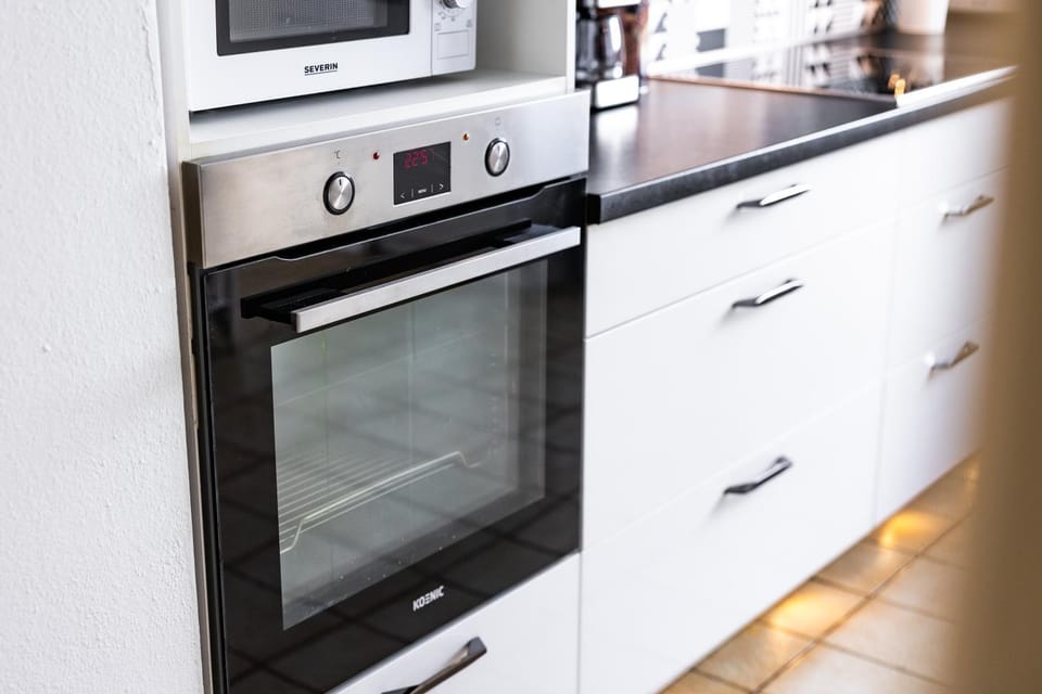 Kitchen or kitchenette, oven